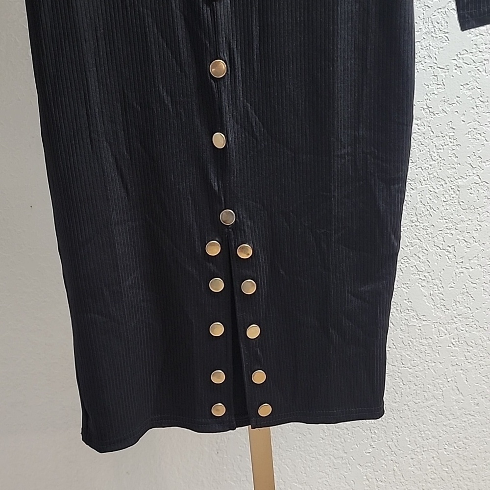 Chic Black Button-Front Midi Dress - Picture 3 of 4